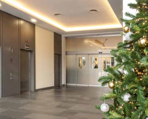 ÁRBOLES DE NAVIDAD Y DECORACIÓN PARA EMPRESA | ENTRADA OFICINAS - WTC AP #09